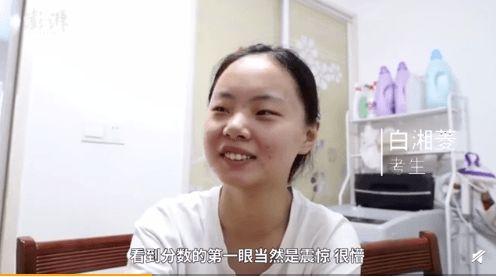 打针也不忘吃瓜,见证当代医患温馨瞬间